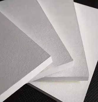Klasse A Brandgevaarlijke akoestische glaswol plafondtegels Vierkante randen Glasvezel panelen